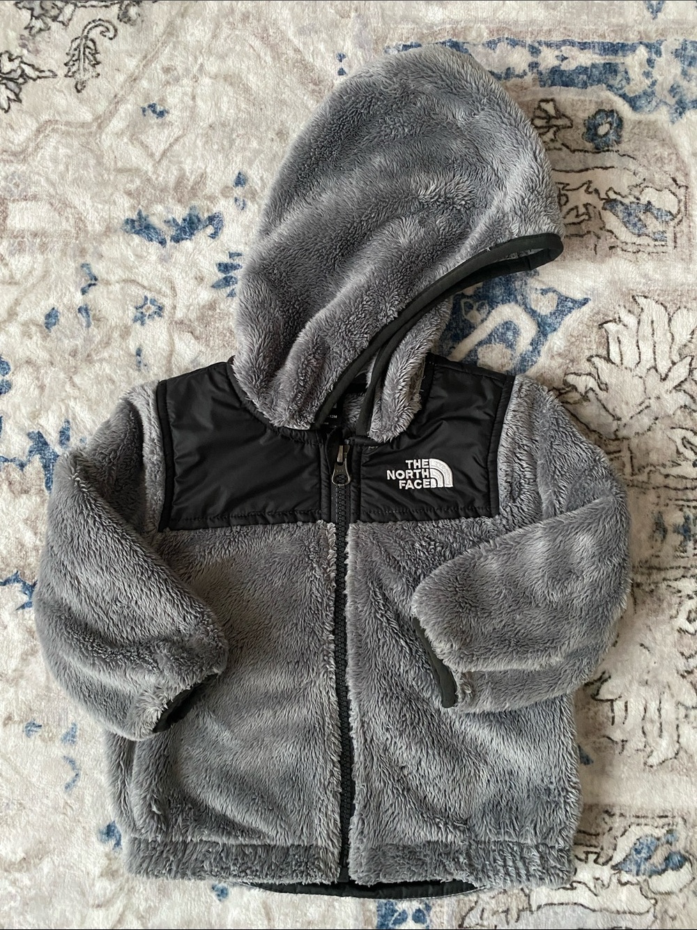 The North Face Baby Grey & Black Plush Hooded Fleece Jacket (6-12m)